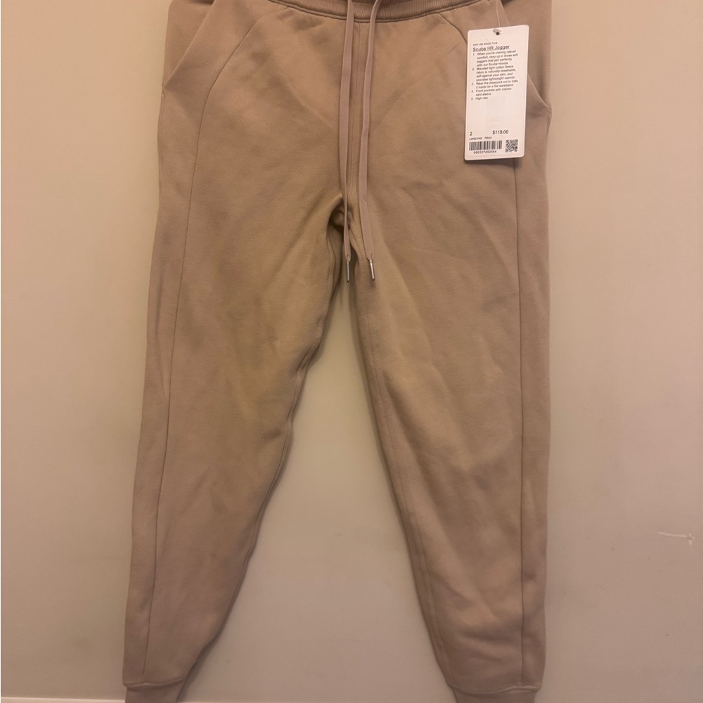 Lululemon joggers size 2 - Picture 3 of 4